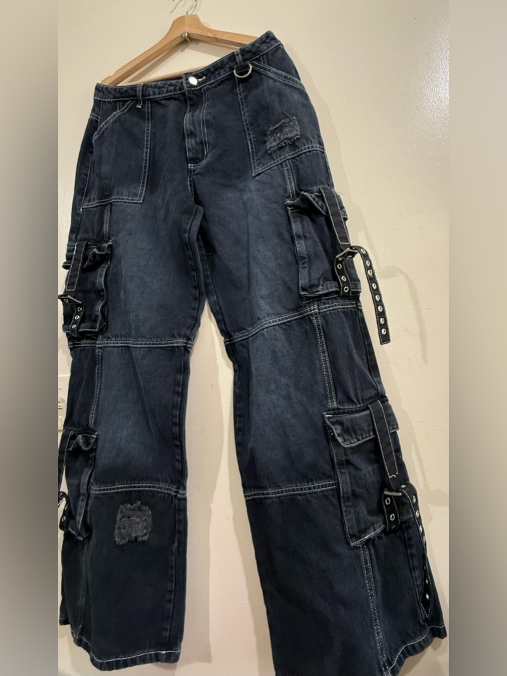 DAISY STREET High-Rise Black Wide-Leg Cargo Jeans with Grommet Straps - Picture 4 of 7